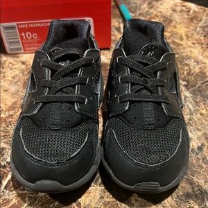 Nike Black Minimalist Sneakers with Mesh Upper